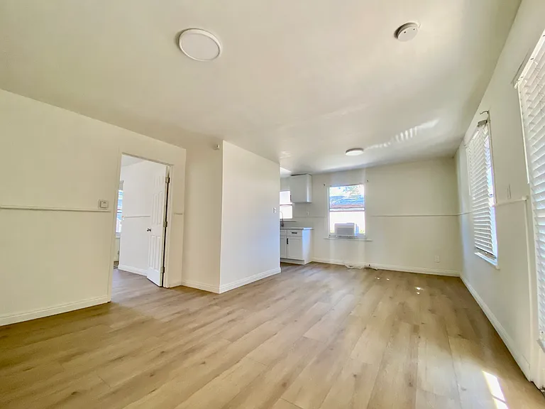 231 Melrose Ave #C — Photo 3