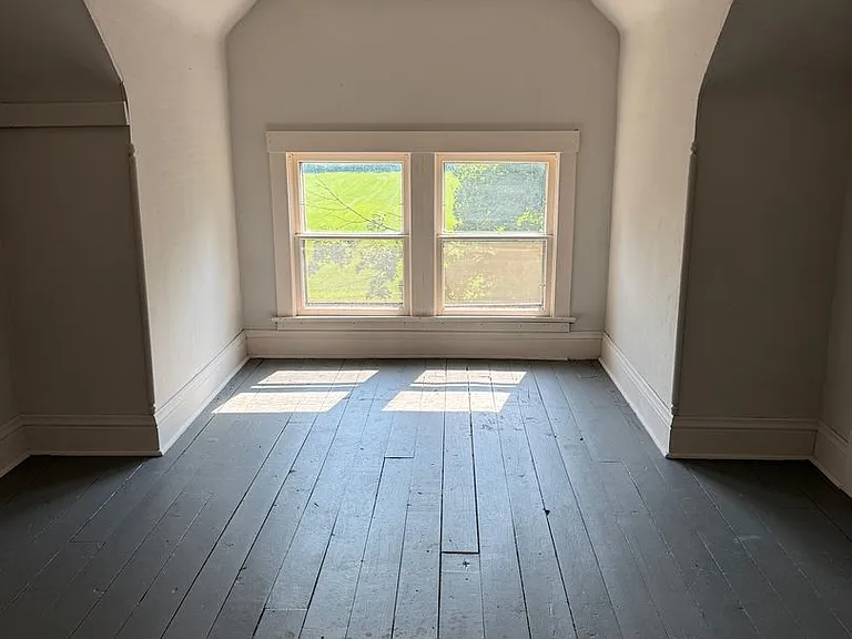 23216 Bergen Rd — Photo 2
