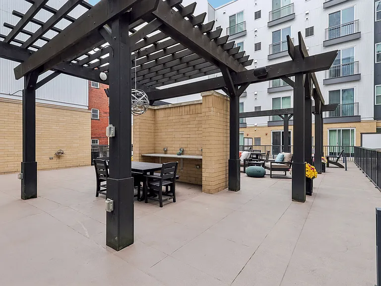 Coda on Centre — Photo 35