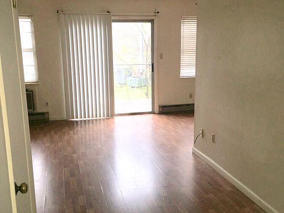 3rd image of 1808 Parkwood Ln #16