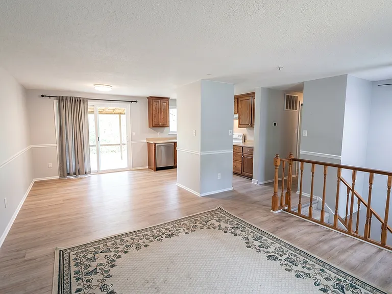 9528 Robert Burns Ct — Photo 7