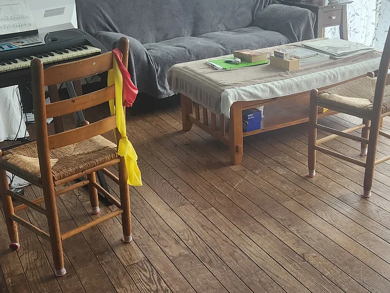 Shared livingroom with floor to ceiling windows