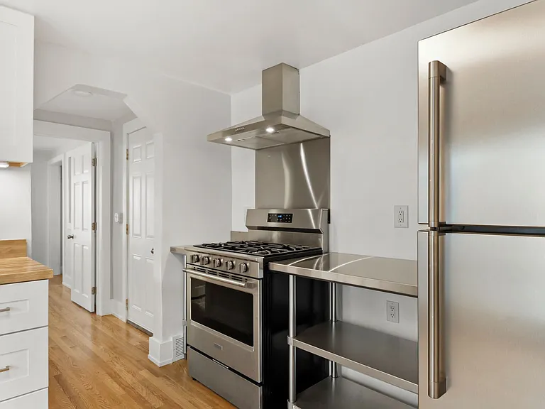 2710 Union St #1 — Photo 17