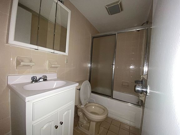 5th image of 620 E 11th St APT 7
