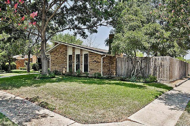 2nd image of 1211 Crestwood Ct