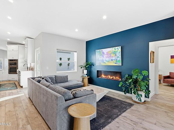 5th image of 406 W COLTER Street