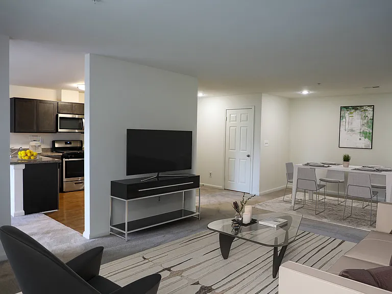 Cascades Overlook Apts. — Photo 8