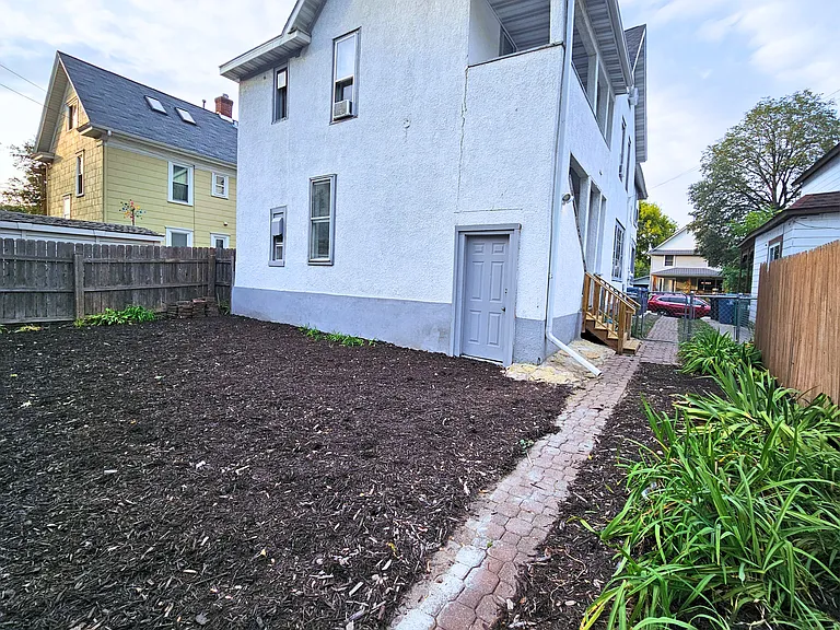 304 12th Ave NE #2 — Photo 16