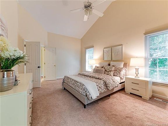 5th image of 3016 Stoney Creek Dr