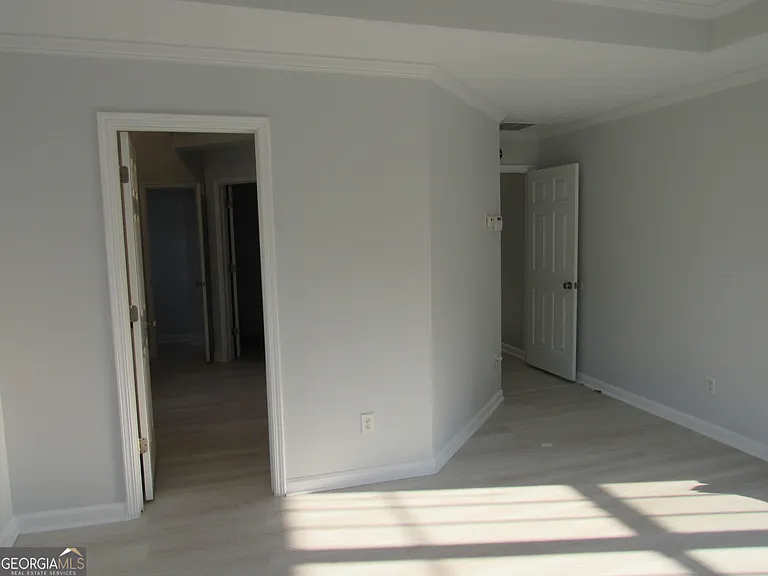 305 Sunderland Cir — Photo 27