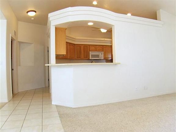 3rd image of 370 Hound Dr