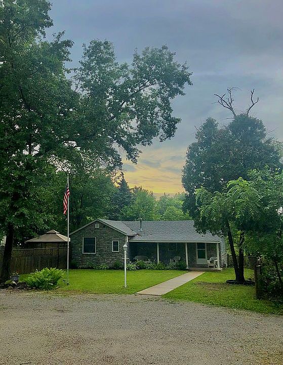 2nd image of 4103 Cardinal Ln