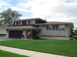 19352 Wildwood Ave, Lansing, IL