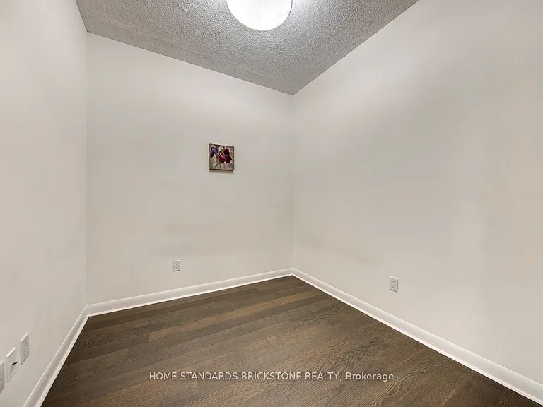 375 King St W #506 — Photo 4