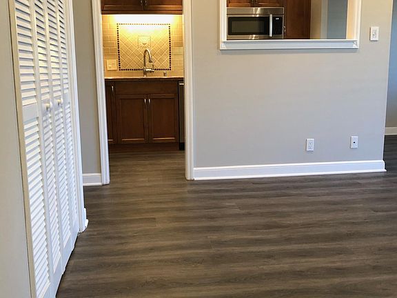 3rd image of 902 Peninsula Ave APT 209