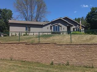 122 Silver Fox Dr N, Kewaskum, WI 53040