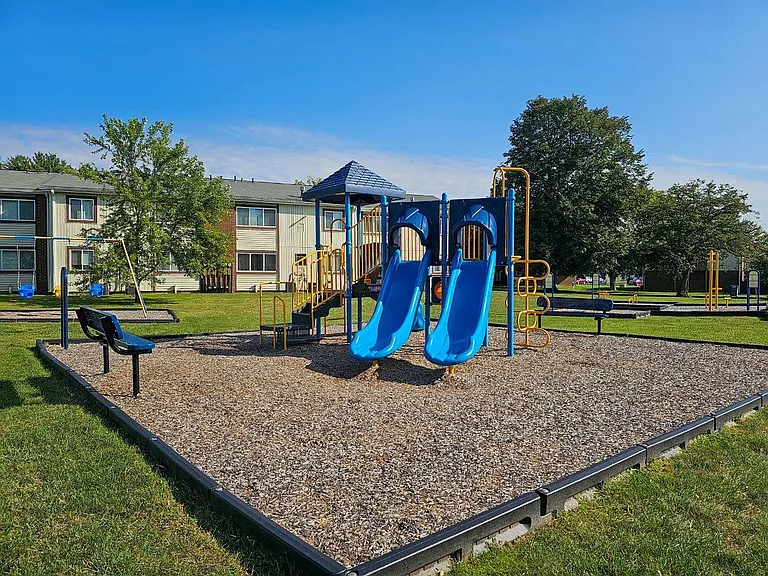 Oxford Manor Apartments and Townhomes — Photo 18