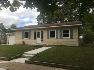114 W 4th St, Buchanan, MI 49107