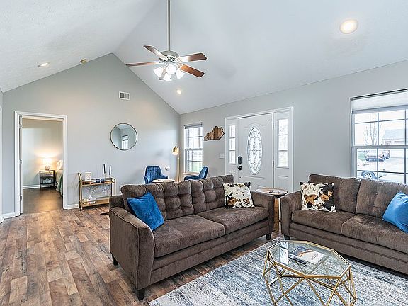 3rd image of 593 Copperfield Dr