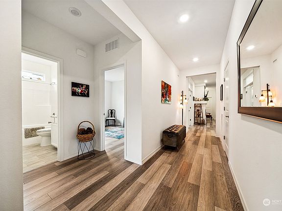 4th image of 15031 183rd Avenue E