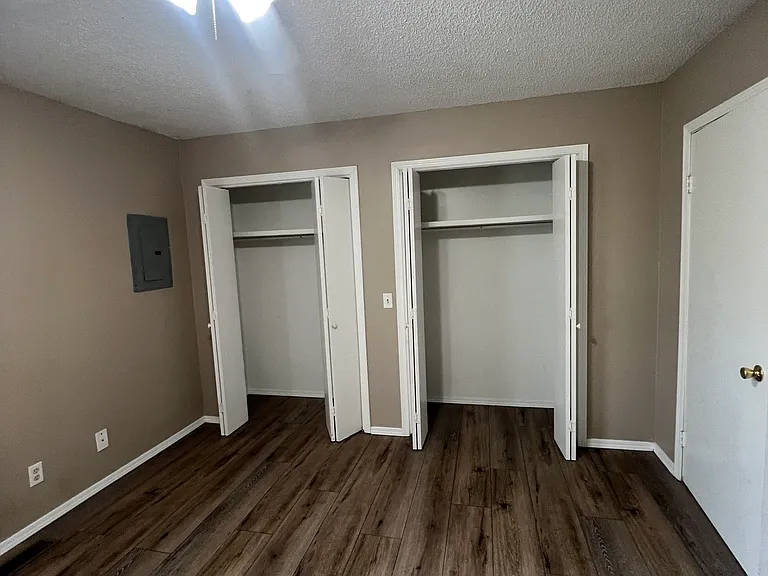 880 N Lola Ln — Photo 10