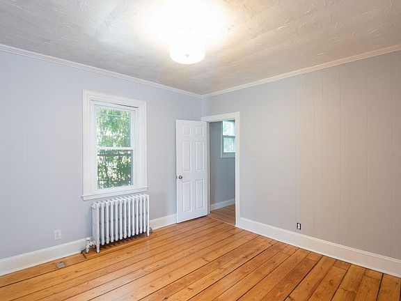 4th image of 13 Thurston Ave #1
