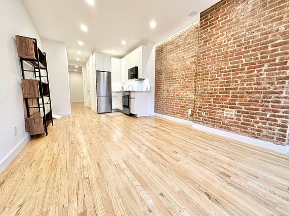 3rd image of 829 9th Ave #3F