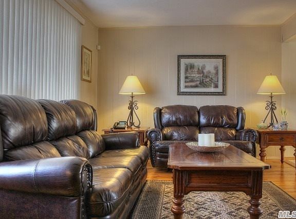 3rd image of 25 Noble St