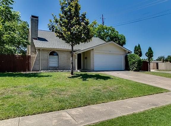 2nd image of 2100 Argonne Dr