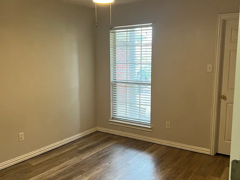 1020 Brookhaven Dr — Photo 8
