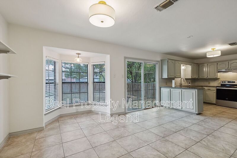 1st image of 3012 Mark Twain Dr