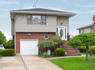 1740 Hancock St, Hewlett, NY 11557