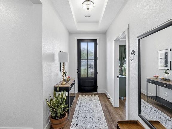 4th image of 908 Smokey Oak Dr