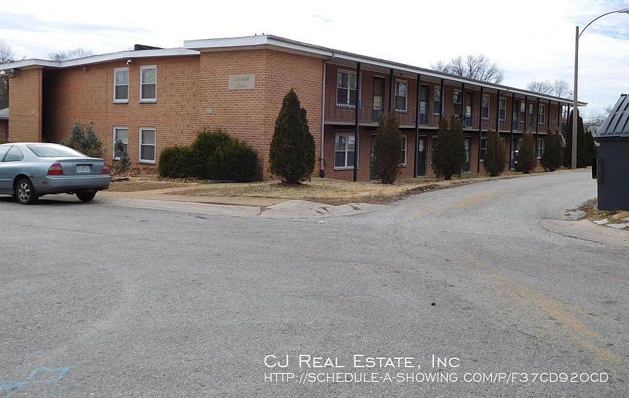 1st image of 4770 Kings Dr APT D