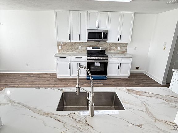 3rd image of 2315 Falcon Knoll Ln