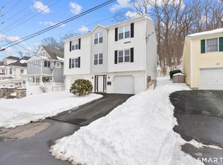 35 Woodlawn Ave, Ansonia, CT 06401