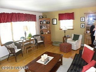 2nd image of 1075 Mulberry St