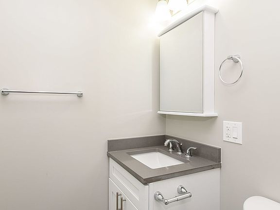 4th image of 2125 W Chicago Ave Unit 2121-3R