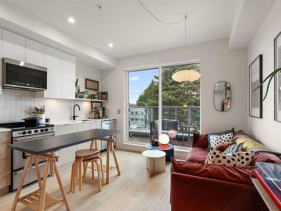 3rd image of 1301 Hillside Ave #306