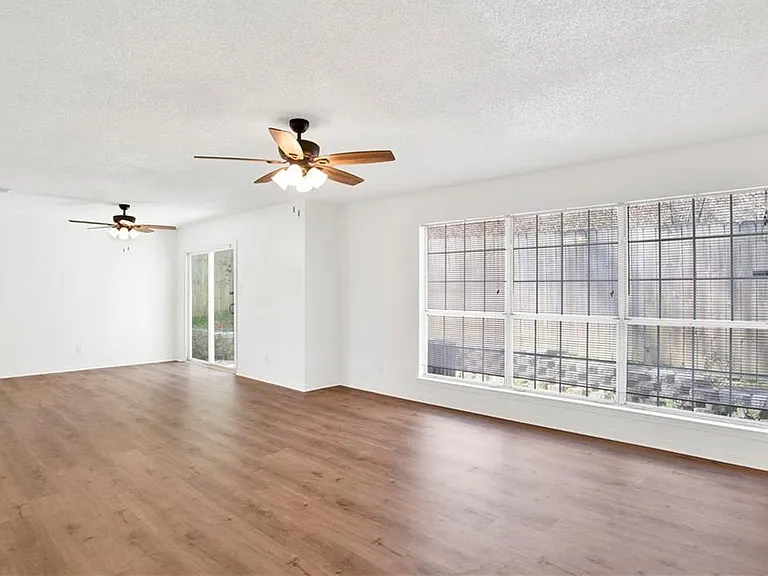 5631 Bentley Ln — Photo 4