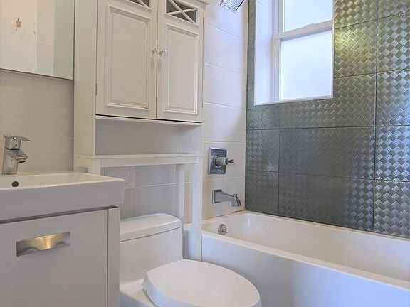 5th image of 305 Throop Ave #3B