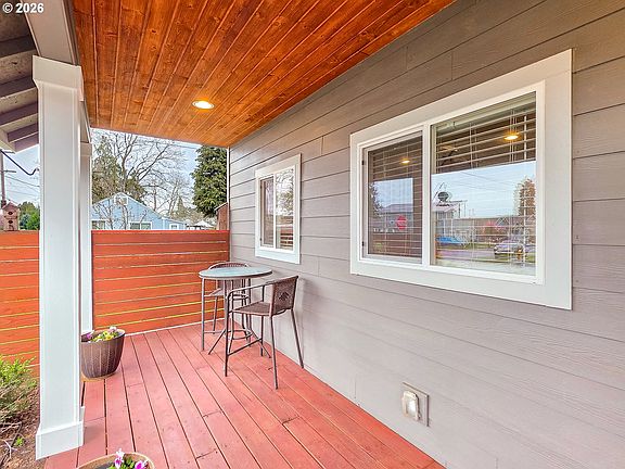 3rd image of 1214 N Clark St