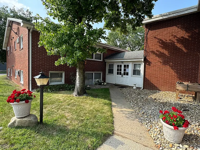 2434 Whipple Ave NW — Photo 2