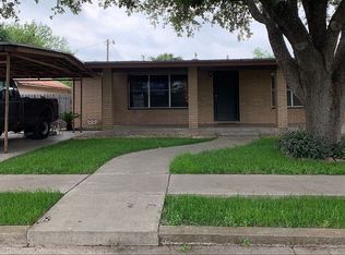 805 Crockett St, George West, TX 78022