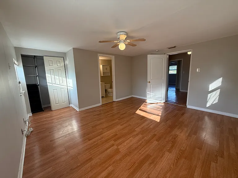 Spacious MB with ensuited bathroom
