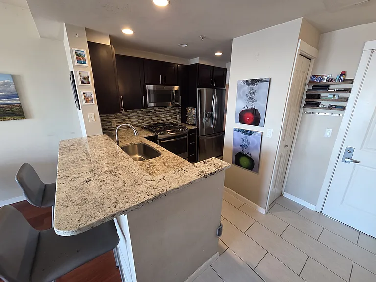 2607 Western Ave #606 — Photo 6