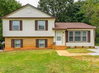 408 Huntsmoor Dr, Charlotte, NC 28217