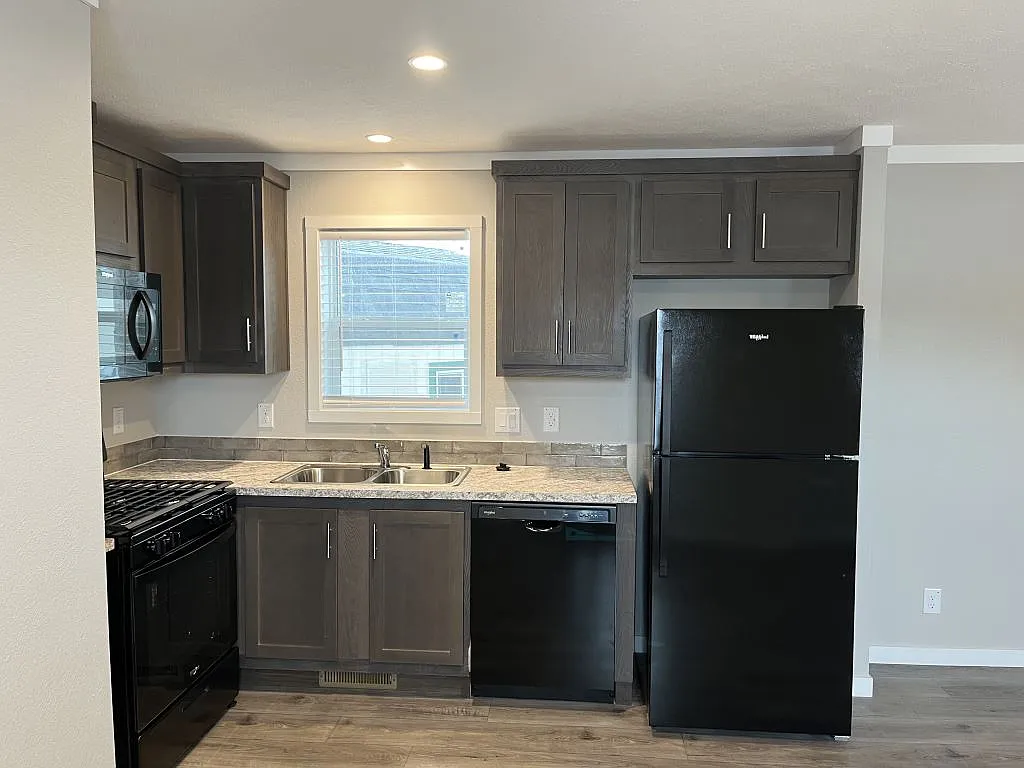 2 bed, 2.0 bath, 820 sqft, $1,795 — Photo 3