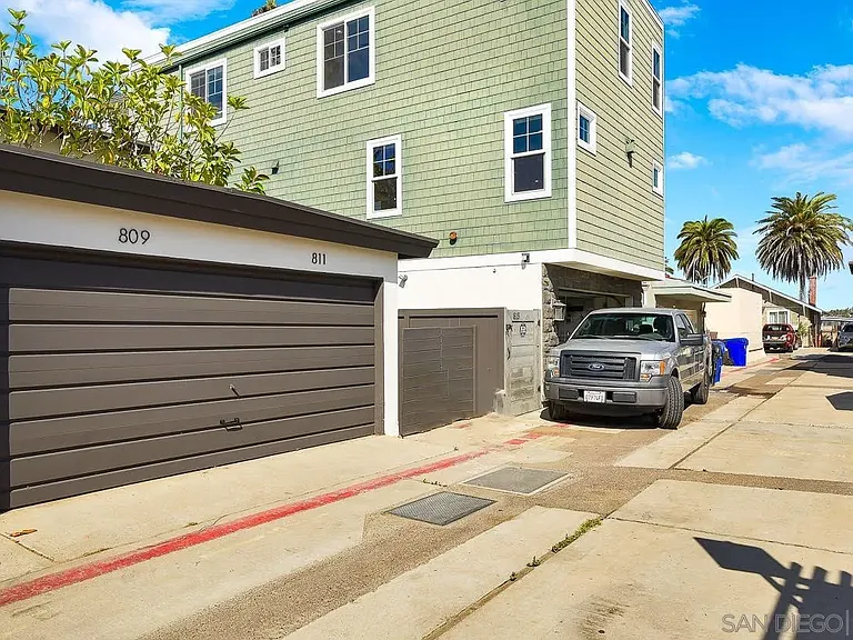 807 Dover Ct — Photo 35