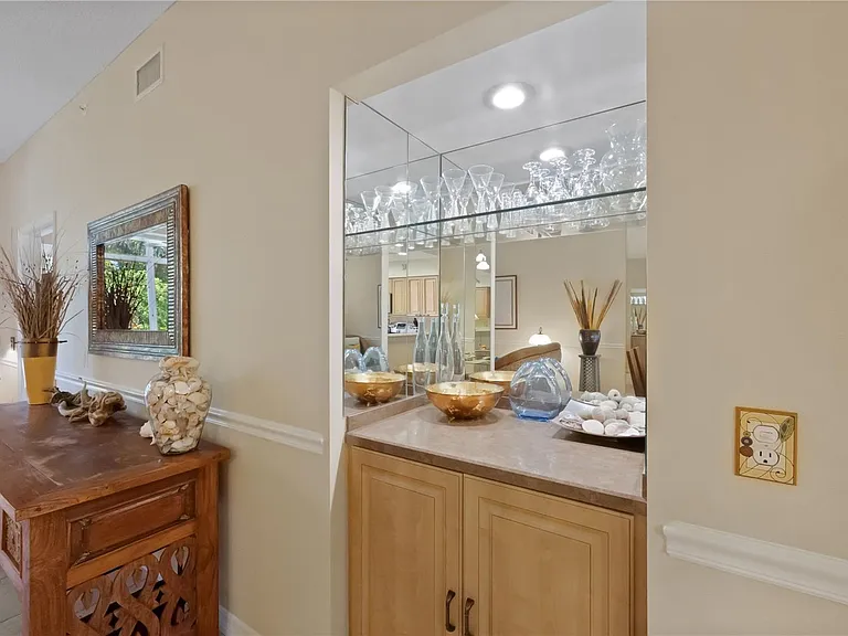 9611 Castle Point Dr #915 — Photo 11